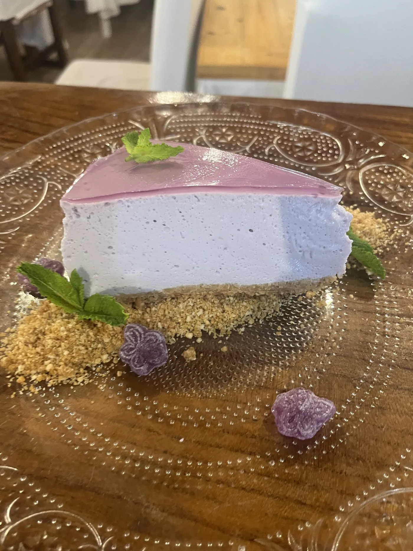 Tarta de violetas casera, uno de los postres de El Bodegón de Patones de Arriba